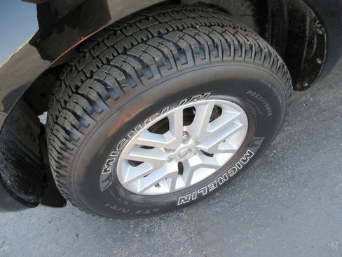Used 2014 Nissan Frontier SV w/ SV Value Truck Package AWD/4WD image 13