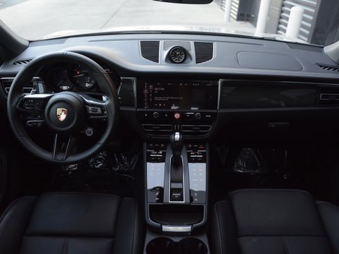 Certified 2026 Porsche Macan Turbo AWD/4WD image 12
