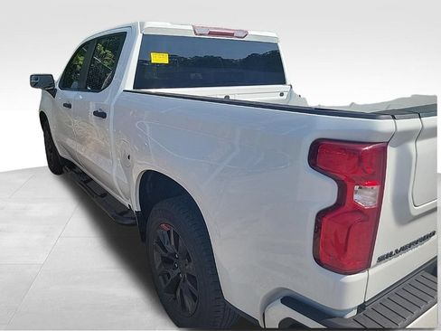Used 2021 Chevrolet Silverado 1500 Custom RWD image 2