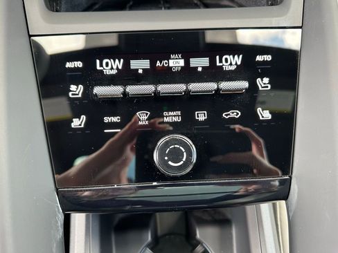 Used 2025 Porsche Macan 4 Electric image 25