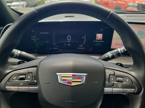 Used 2025 Cadillac XT4 Premium Luxury FWD image 21