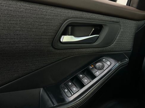 Used 2023 Nissan Rogue SV image 21