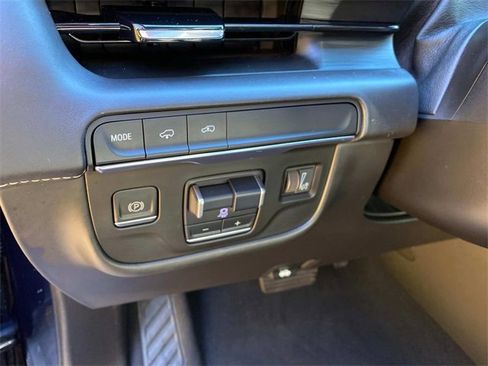 Used 2021 Cadillac Escalade Premium Luxury Platinum image 18