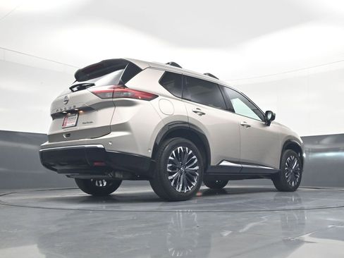Used 2025 Nissan Rogue Platinum w/ Platinum Premium Package FWD image 32