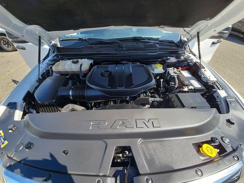 Used 2025 RAM 1500 Big Horn AWD/4WD image 17