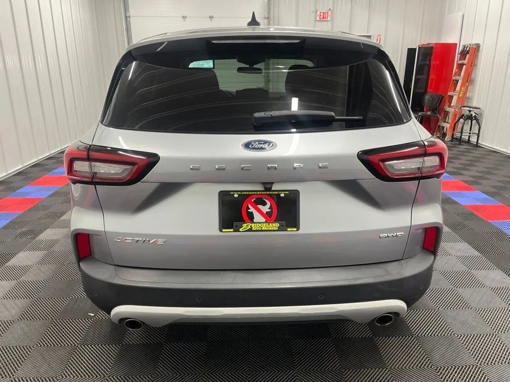 Used 2023 Ford Escape Active w/ Tech Pack #1 AWD/4WD image 4