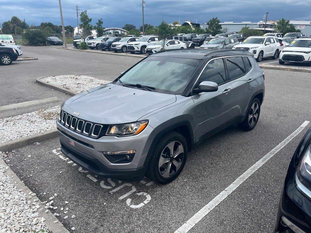 Used 2018 Jeep Compass Latitude w/ Popular Equipment Group FWD image 2
