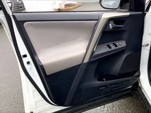 Used 2015 Toyota RAV4 XLE image 22