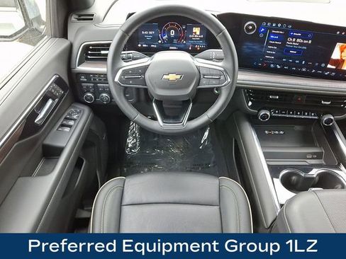 Used 2025 Chevrolet Tahoe Premier AWD/4WD image 3