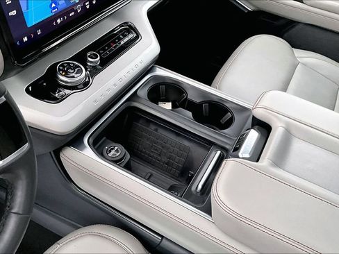 Certified 2025 Ford Expedition Active AWD/4WD image 16