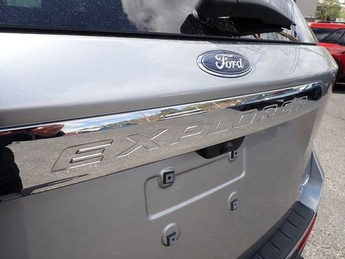 Used 2024 Ford Explorer XLT w/ Class IV Trailer Tow Package image 7