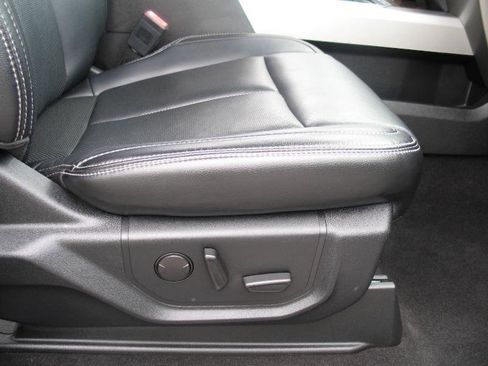 Used 2019 Ford F150 Lariat w/ Equipment Group 502A Luxury AWD/4WD image 20