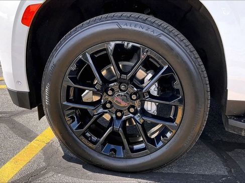 Used 2024 GMC Yukon Denali w/ Advanced Technology Package image 12