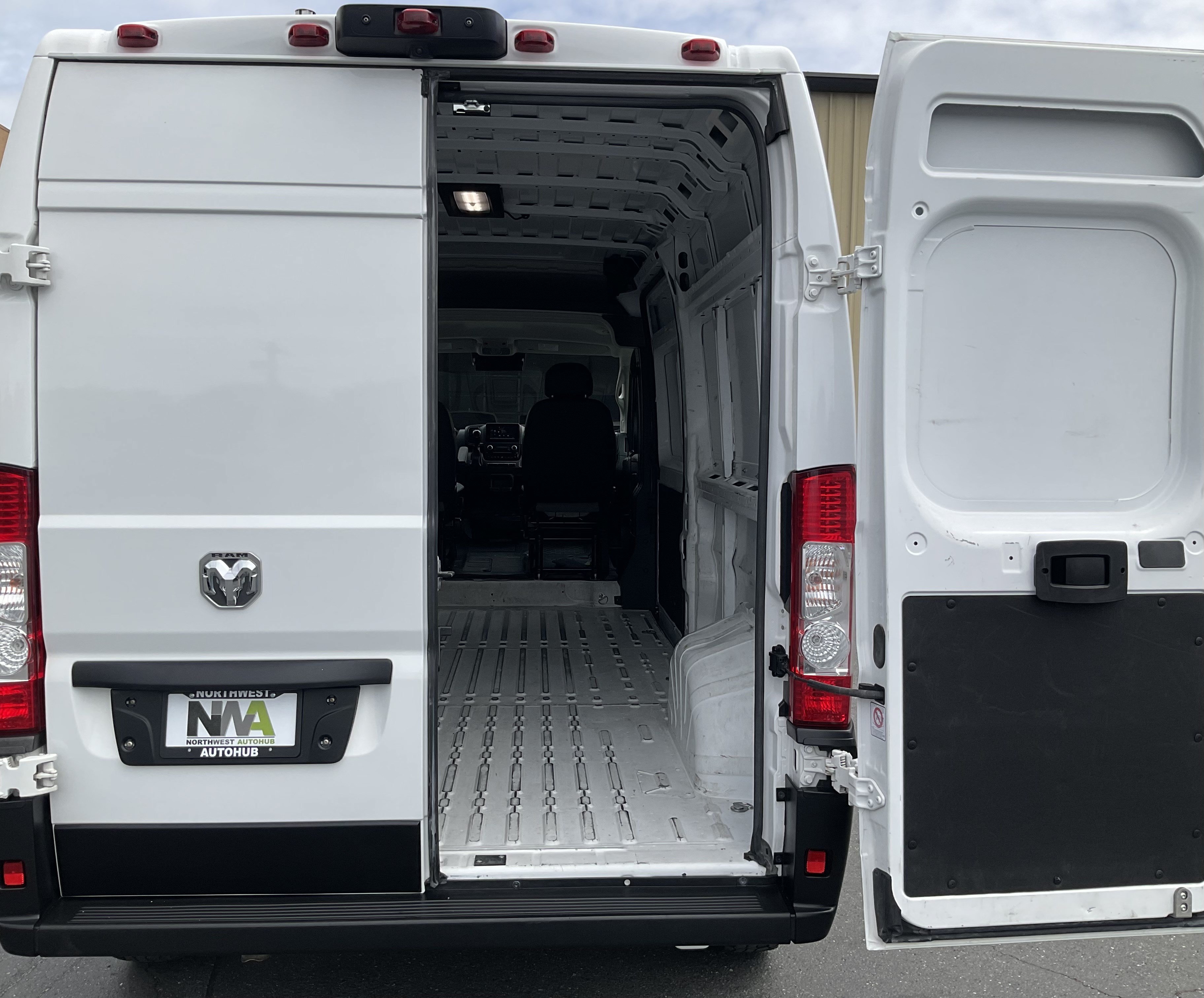 Used 2025 RAM ProMaster 2500 w/ Convenience Group FWD image 33
