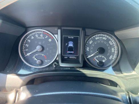 Used 2022 Toyota Tacoma TRD Off-Road AWD/4WD image 52