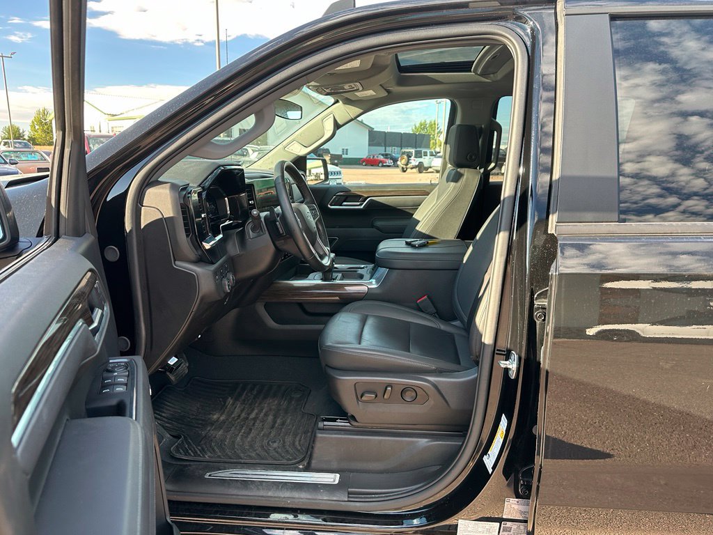 Used 2025 Chevrolet Silverado 1500 RST w/ Convenience Package II AWD/4WD image 10