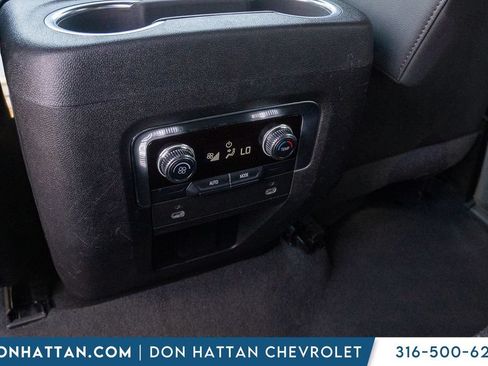 Used 2024 GMC Yukon XL SLT AWD/4WD image 21