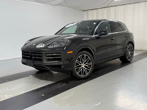 Certified 2024 Porsche Cayenne AWD/4WD image 1