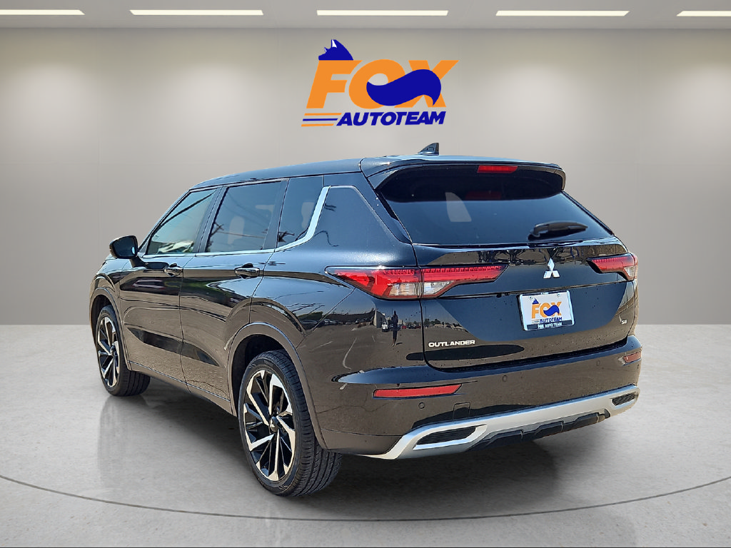Used 2024 Mitsubishi Outlander SE AWD/4WD image 3