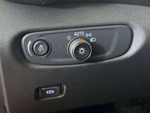 Used 2019 Chevrolet Blazer LT FWD image 16