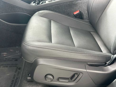 Used 2025 Volvo XC40 B5 Core w/ Protection Package Premier image 18