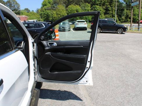 Used 2020 Jeep Grand Cherokee Limited AWD/4WD image 16