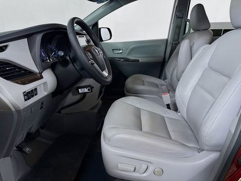 Used 2016 Toyota Sienna XLE w/ XLE Navigation Package image 6