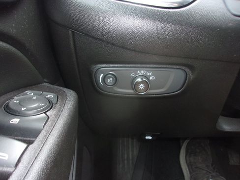 Used 2022 Chevrolet Equinox LT AWD/4WD image 17