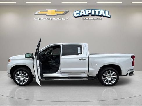 Used 2022 Chevrolet Silverado 1500 High Country w/ High Country Premium Package AWD/4WD image 9
