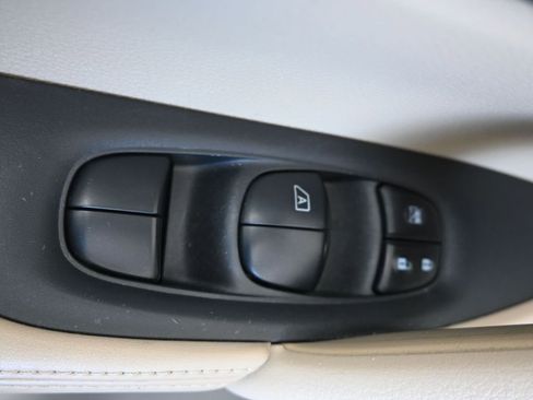 Used 2017 Nissan Rogue SL w/ SL Premium Package image 26