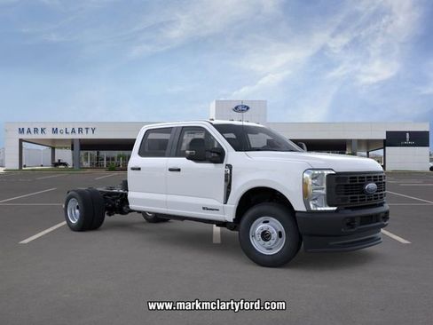 New 2026 Ford F350 4x4 Crew Cab DRW Super Duty image 7