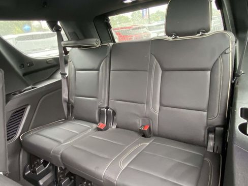 Used 2022 GMC Yukon SLT w/ SLT Luxury Package image 13