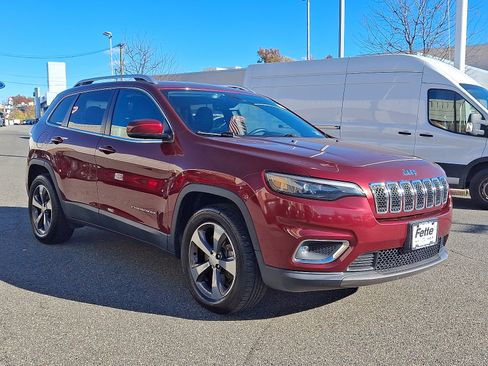 Used 2019 Jeep Cherokee Limited image 3