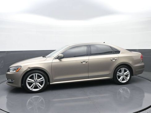 Used 2015 Volkswagen Passat TDI SEL Premium FWD image 4