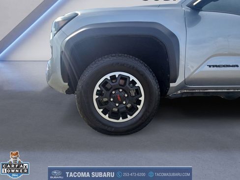 Used 2025 Toyota Tacoma TRD Off-Road AWD/4WD image 9