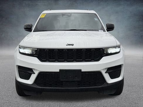 Used 2024 Jeep Grand Cherokee Altitude image 8