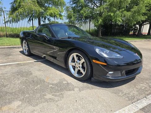 Used 2005 Chevrolet Corvette Coupe w/ Preferred Equipment Group RWD image 8
