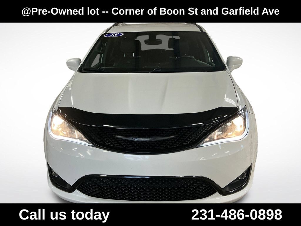 Used 2018 Chrysler Pacifica Touring-L Plus w/ S Appearance Package FWD image 8