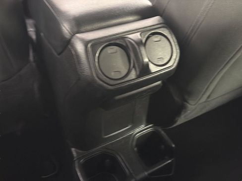 Used 2020 Jeep Wrangler Sport AWD/4WD image 20