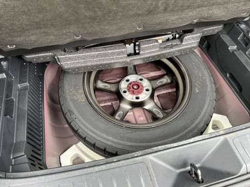 Used 2021 Toyota Venza LE w/ Carpet Mat Package (TMS) image 38