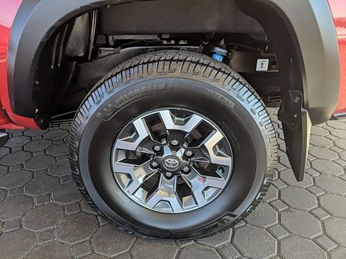 Used 2023 Toyota Tacoma TRD Off-Road image 9