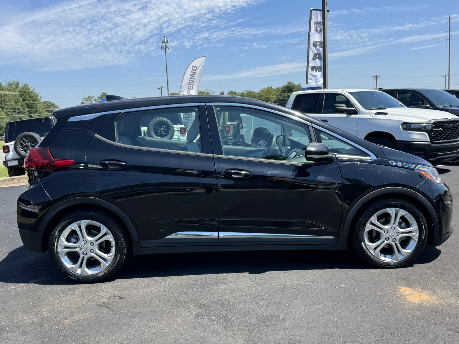 Used 2017 Chevrolet Bolt LT FWD image 4