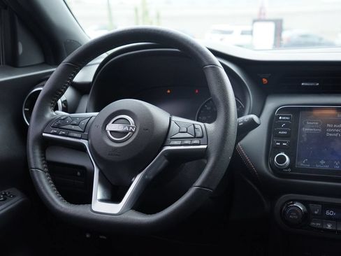 Used 2023 Nissan Kicks SR w/ SR Premium Package FWD image 28