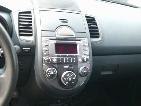 Used 2010 Kia Soul + w/ Audio Pkg FWD image 7