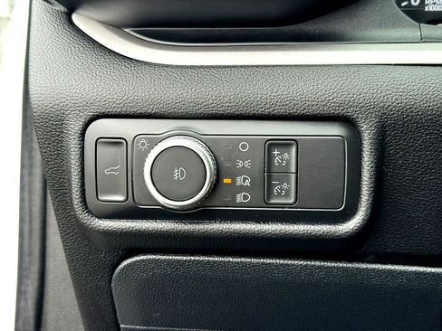 Used 2022 Ford Explorer XLT w/ Equipment Group 202A image 17