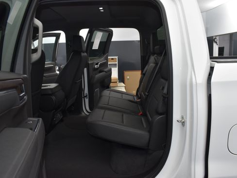 Used 2025 GMC Sierra 1500 SLT image 13