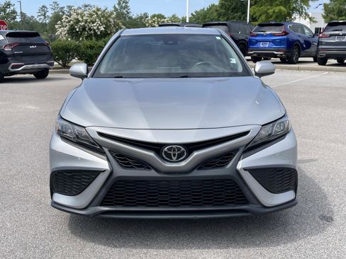 Used 2021 Toyota Camry SE FWD image 2
