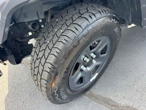 Used 2018 Jeep Wrangler Unlimited Sport image 12