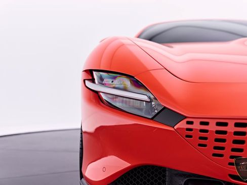 Used 2021 Ferrari Roma RWD image 25