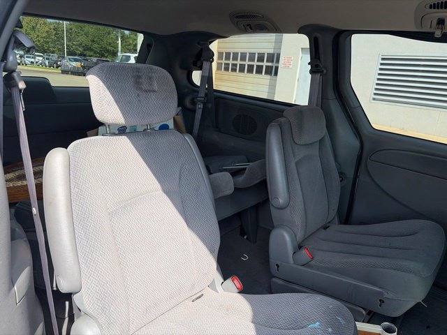 Used 2005 Chrysler Town & Country Touring FWD image 17